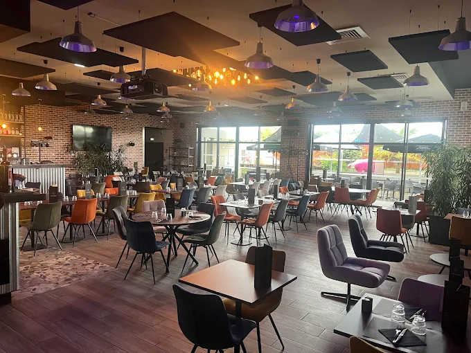 Intérieur chaleureux du restaurant Le NM